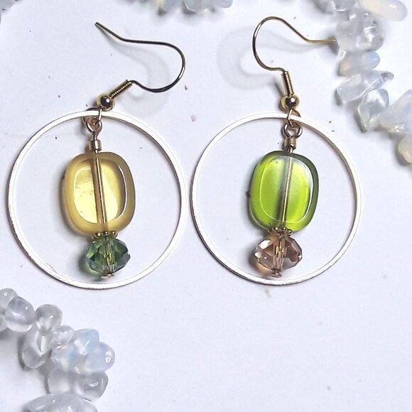 artisan earrings 525#mfs Harlequin hoops green amber crystal dangle earrings on - Picture 5 of 5
